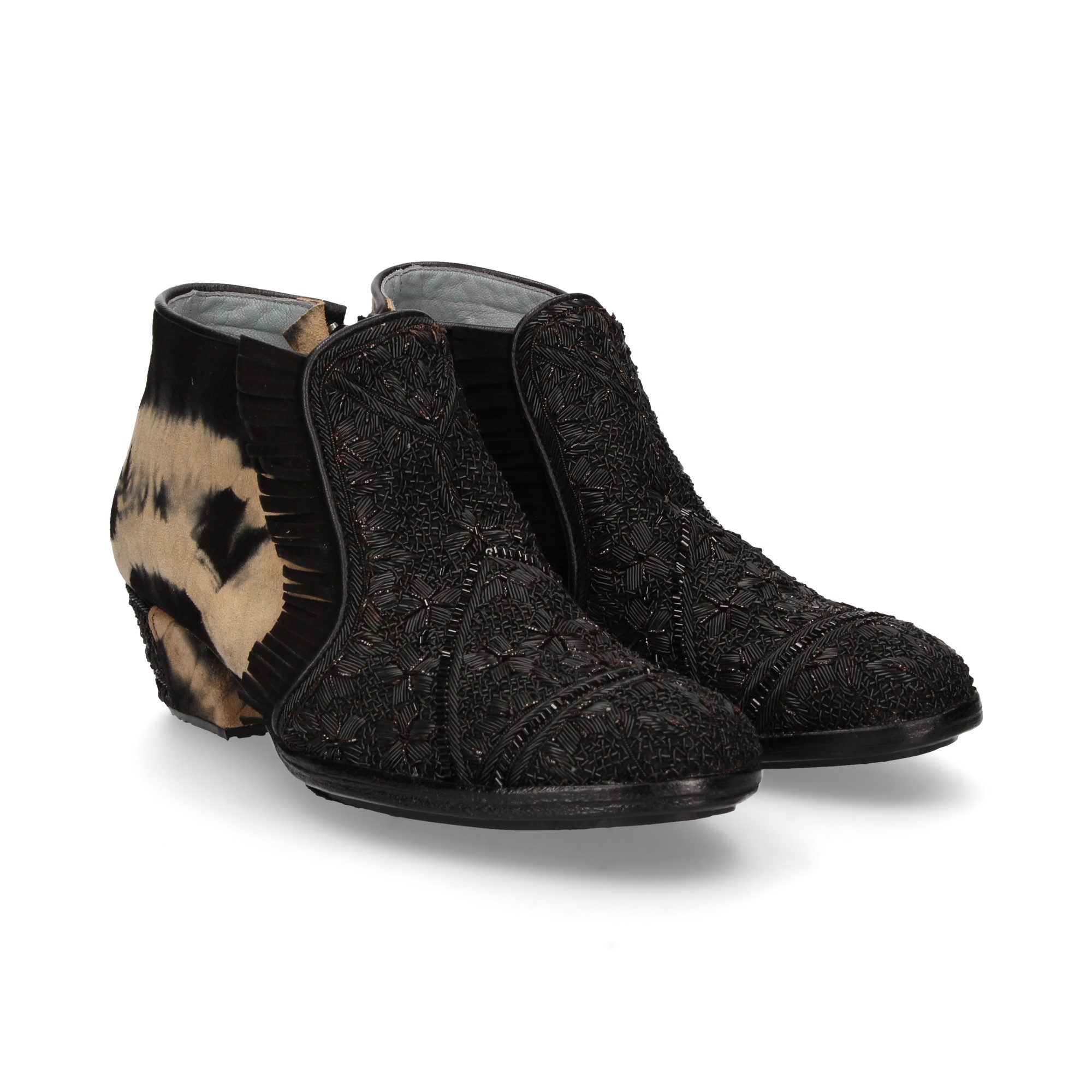 boots-beads-instep-suede-spotted-black