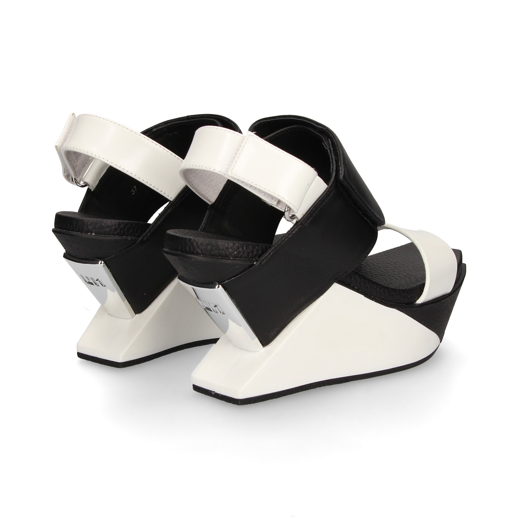 sandalia-velcro-talon-blanco-negro