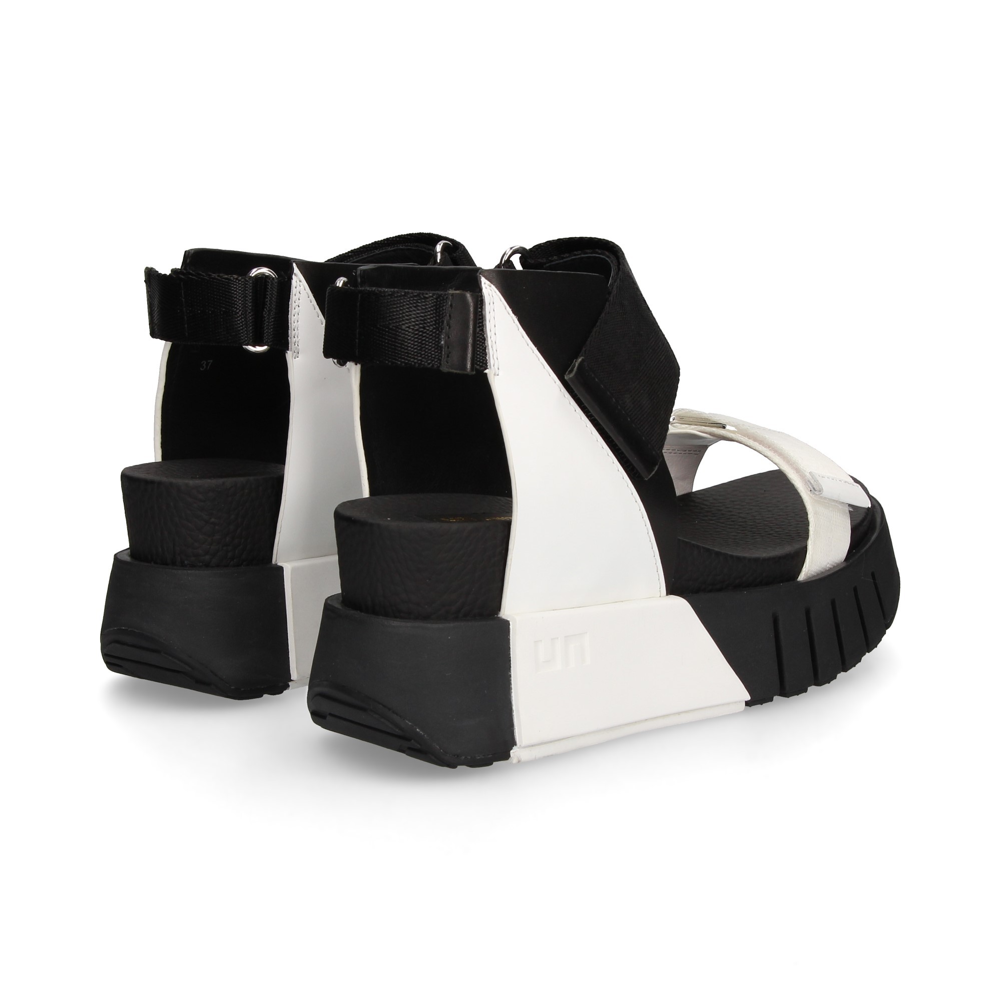 delta run sandal