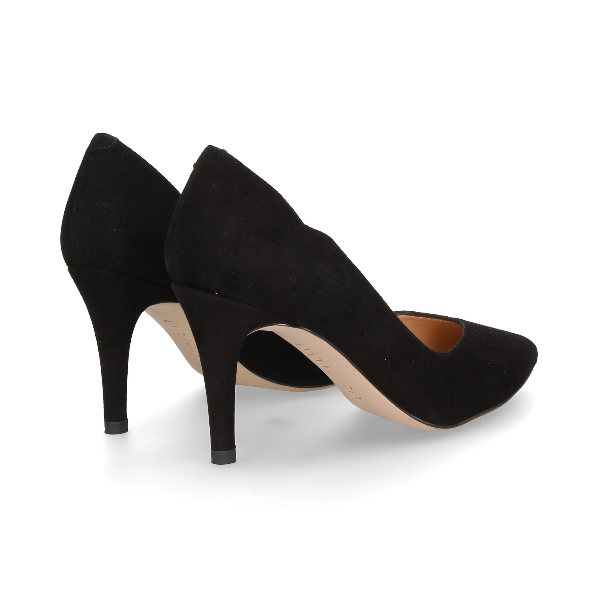 salon-pointed-neckline-black-suede