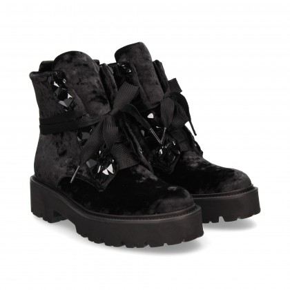 BOTIN ACORDONADO TERCIPELO PIEDRAS NEGRO