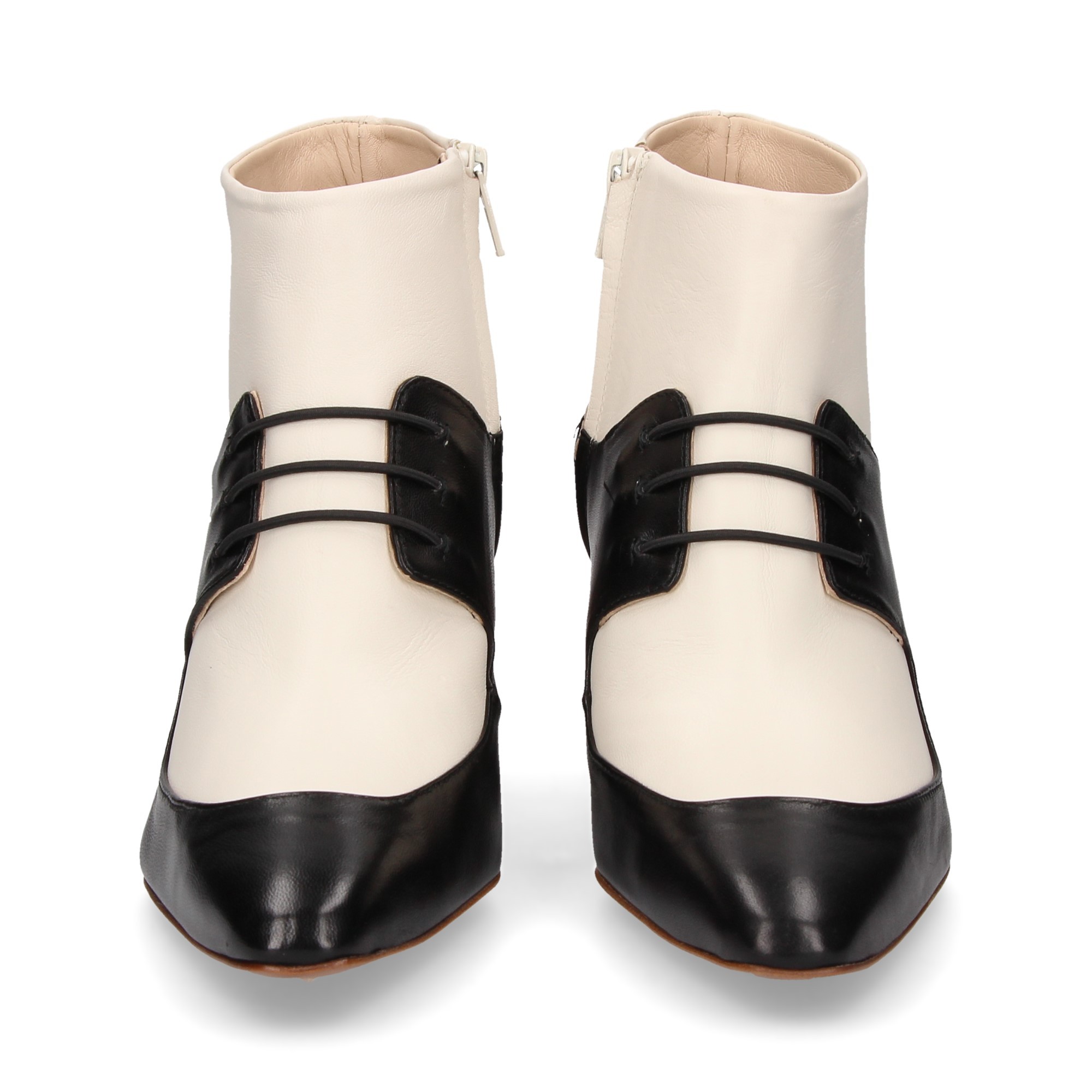 botin-cordon-negro-blanco