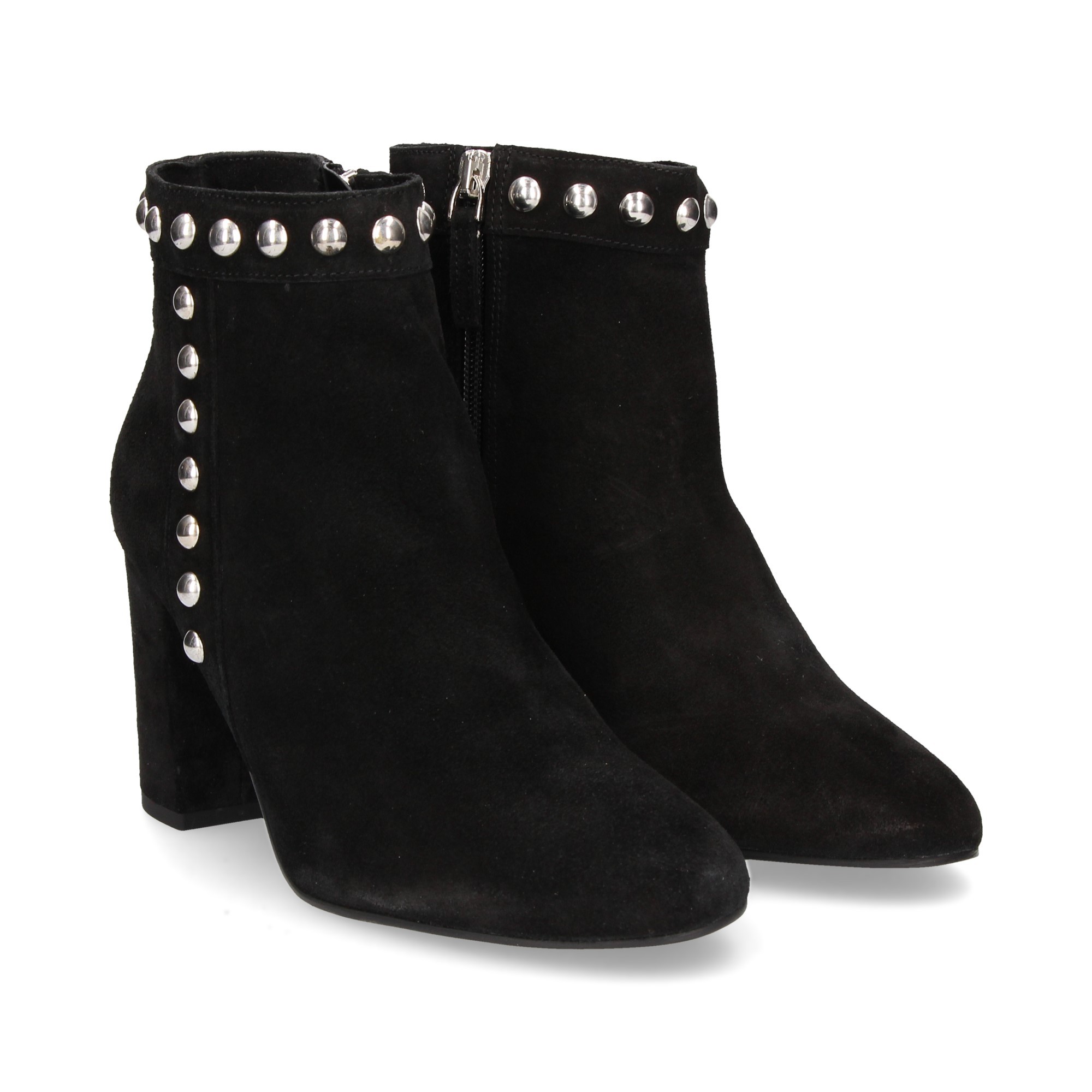 botin-tachuelas-plata-ante-negro