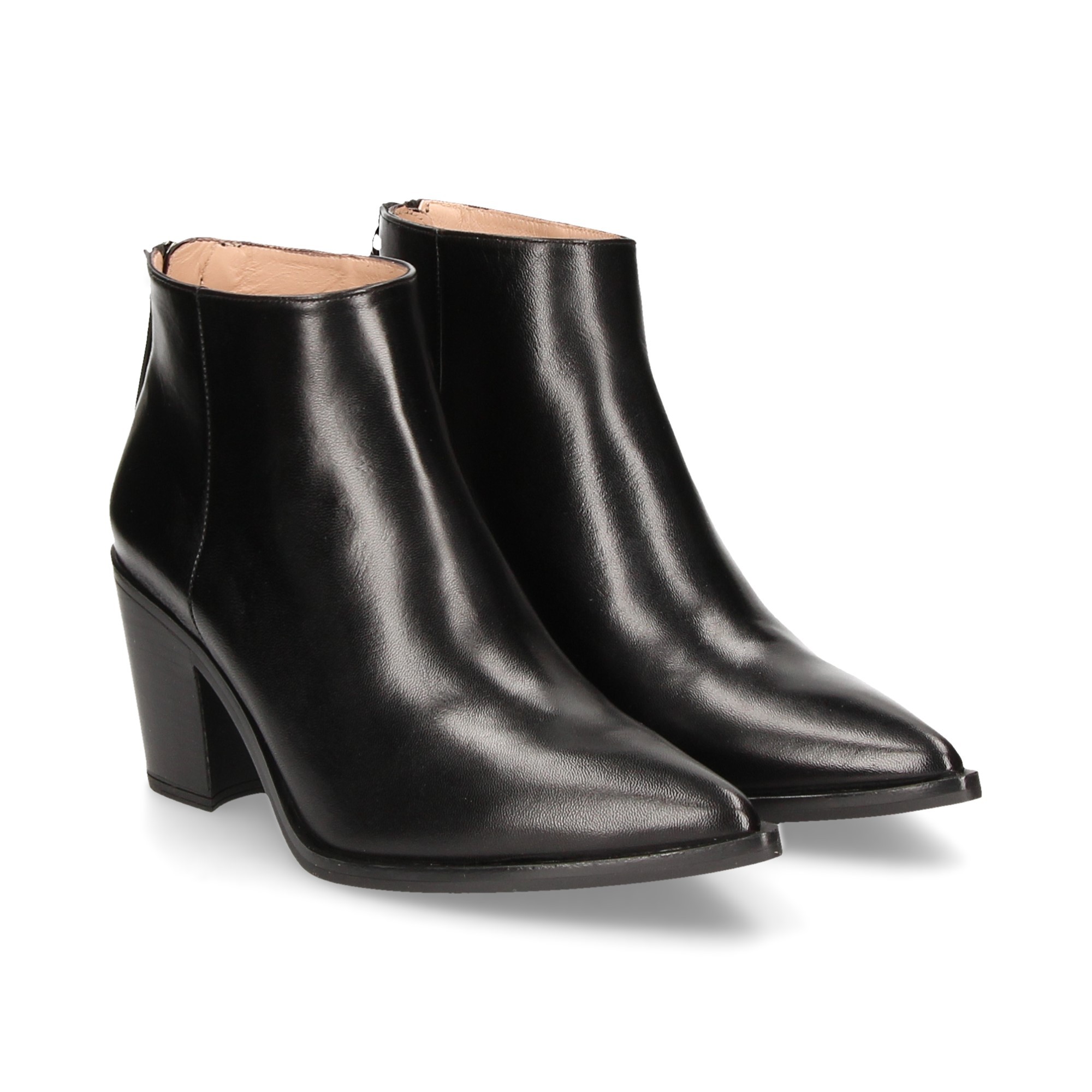 heel-boot-with-black-leather-toe